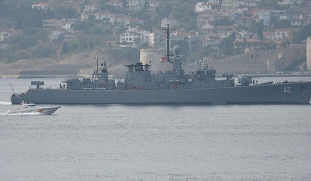 Bulgar savaş gemisi 'Verni' Çanakkale Boğazı'ndan geçti
