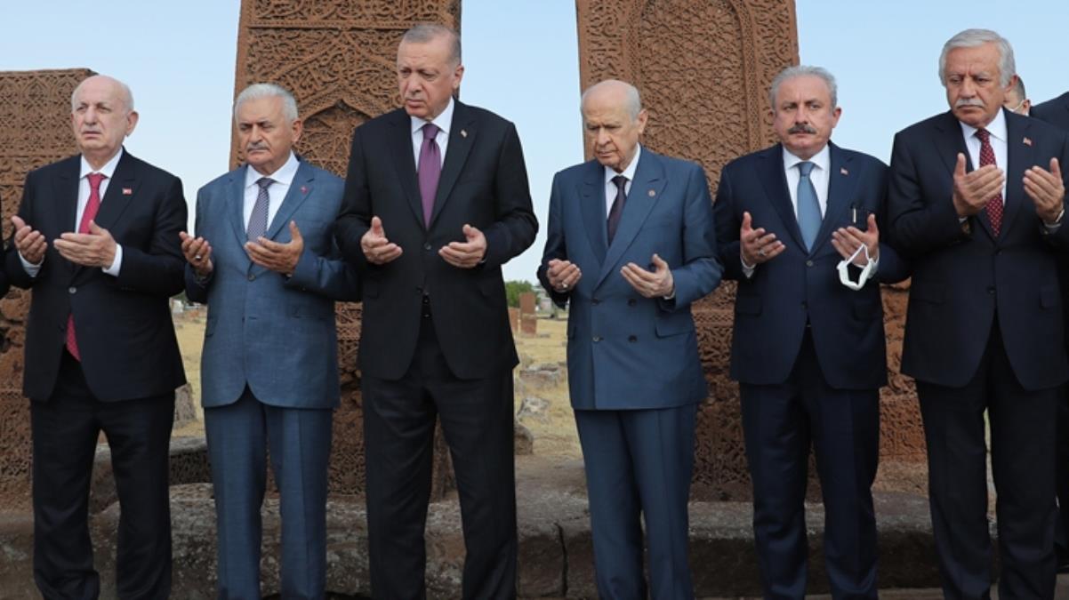 Cumhurbaşkanı Erdoğan, Ahlat'tan seslendi: Ahlat mezar taşları, milletimize ait tapu senetleridir