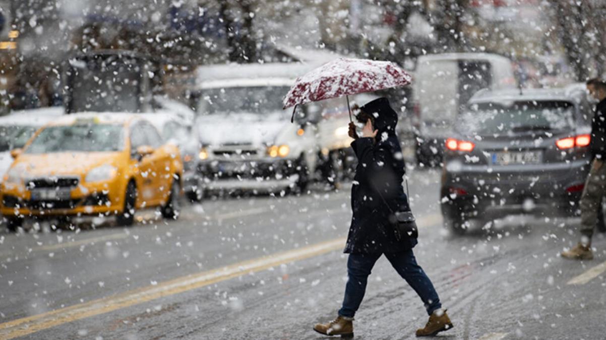 İstanbul'da kar yağışı öğleden sonra yeniden başlayıp pazartesiye kadar devam edecek