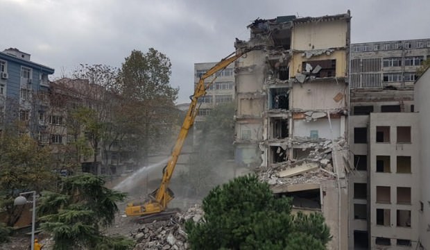İstanbul Üniversitesi Diş Hekimliği binasında yıkım başladı