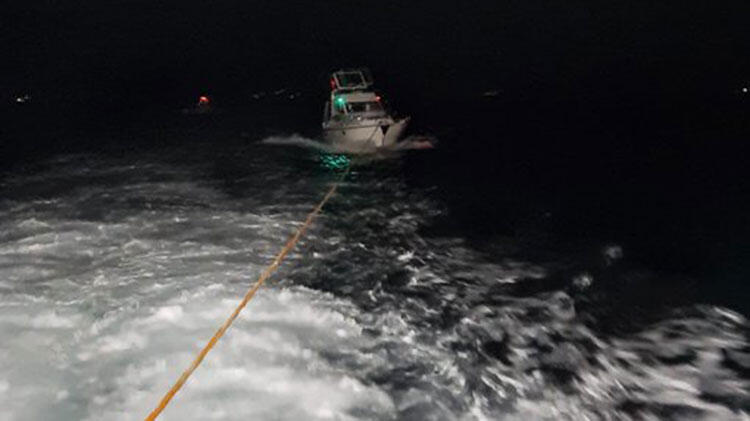 Sedef Adası açıklarında sürüklenen teknedeki 3 kişi kurtarıldı