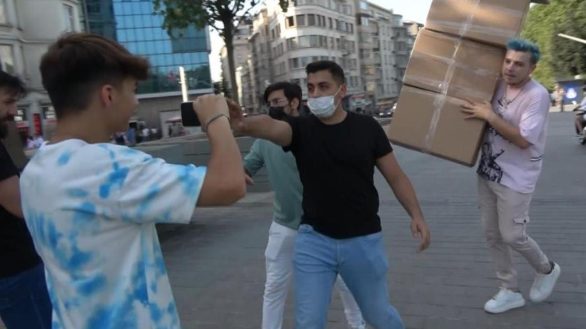 TikTok fenomeni, Taksim Meydanı'nda yaptığı şaka ile tepki çekti