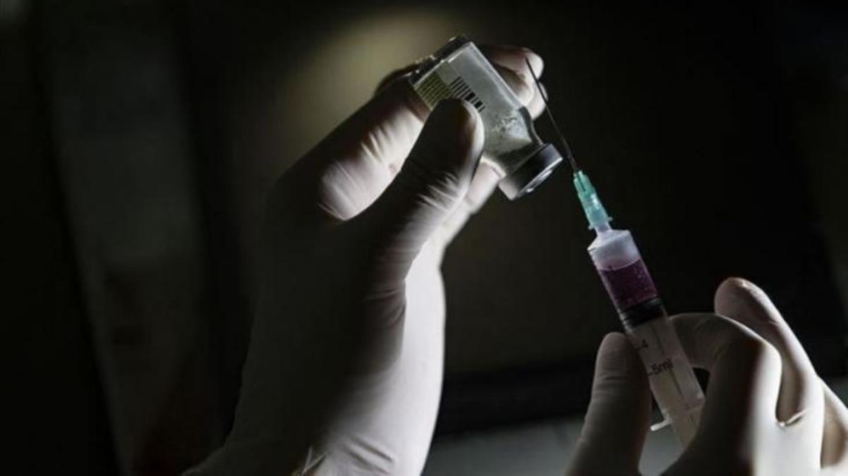 Türkiye'de aşı olan 1 milyon 300 bin kişiden 852'si koronavirüse yakalandı