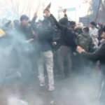 Yunan polisi tampon bölgedeki mültecilere bu sabah da gaz bombası ile müdahale etti
