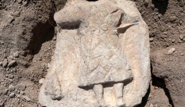 1800 yıllık 'adak levhası' bulundu