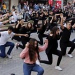 2 bin kişi aynı anda zeybek oynadı