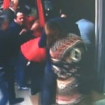 2 kişiyi kamyonetin altında kalmaktan son anda kurtardı