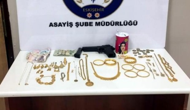 200 bin liralık hırsızlık şüphelisi 2 kadın yakalandı
