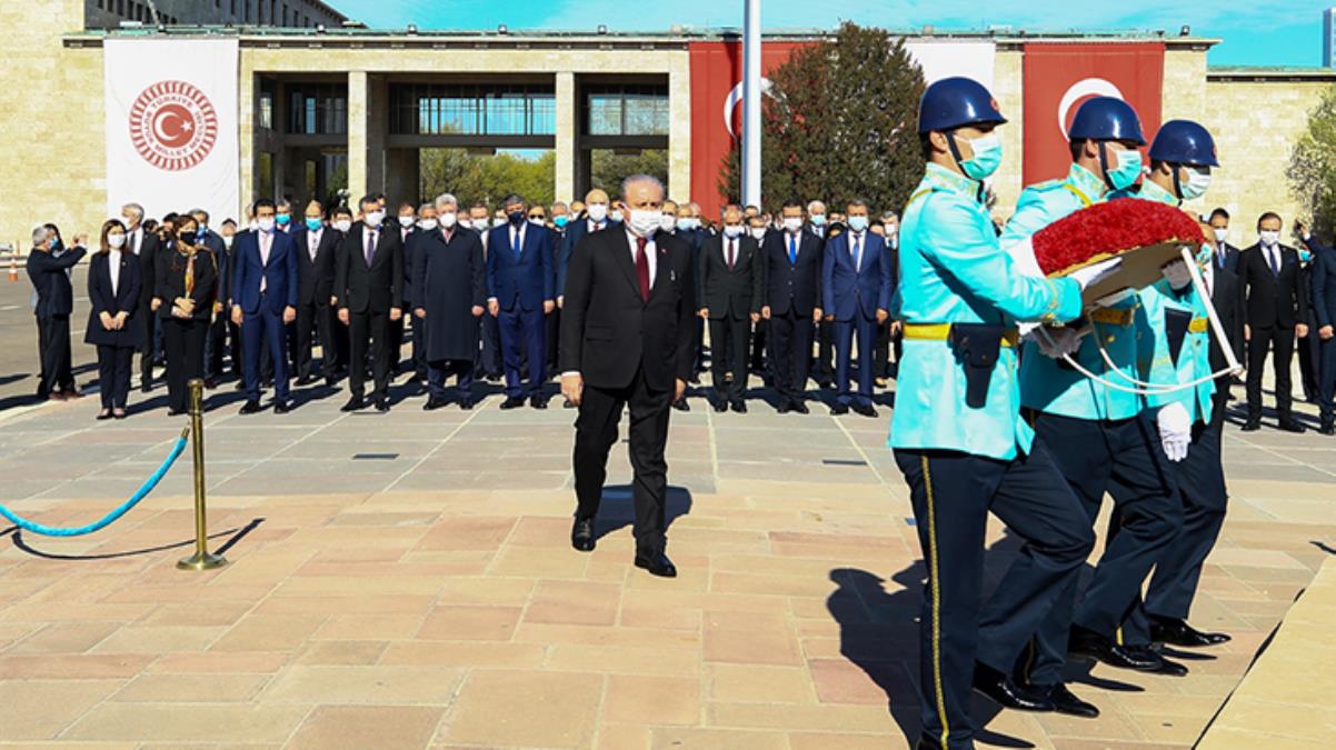 23 Nisan dolayısıyla TBMM Başkanı Şentop ve devlet erkanı Anıtkabir'i ziyaret etti