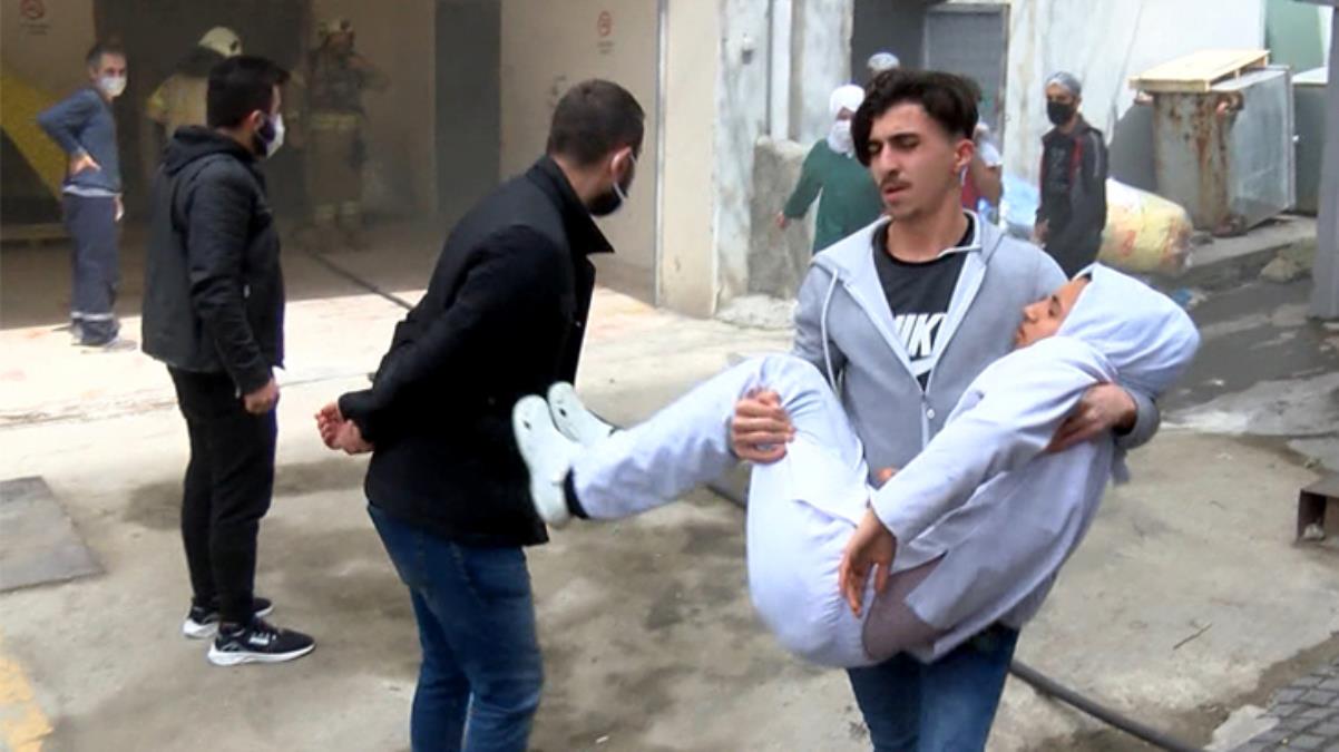 3 katlı iş yerinde patlama! Yaralı arkadaşını kucağında taşıdı