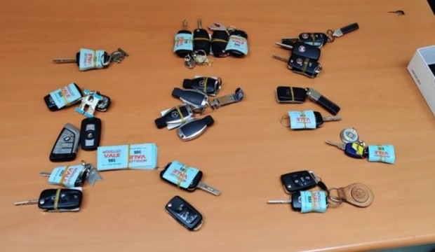 4 değnekçi suçüstü yakalandı