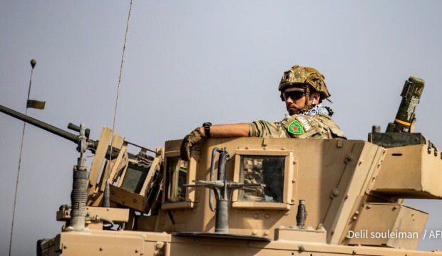 ABD askerleri YPG arması taktı