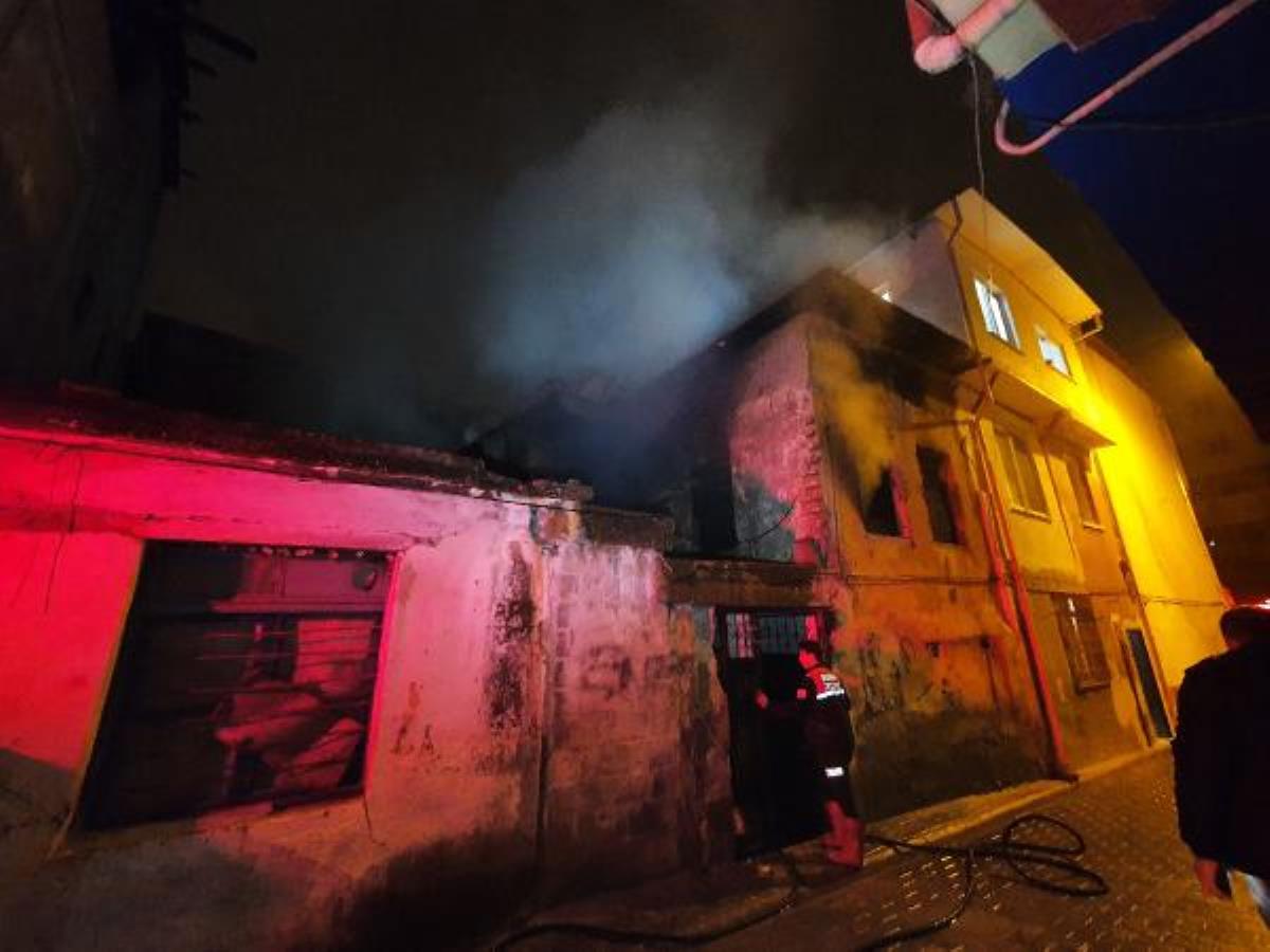 Adana'da metruk binadaki yangında, bir erkek cesedi bulundu