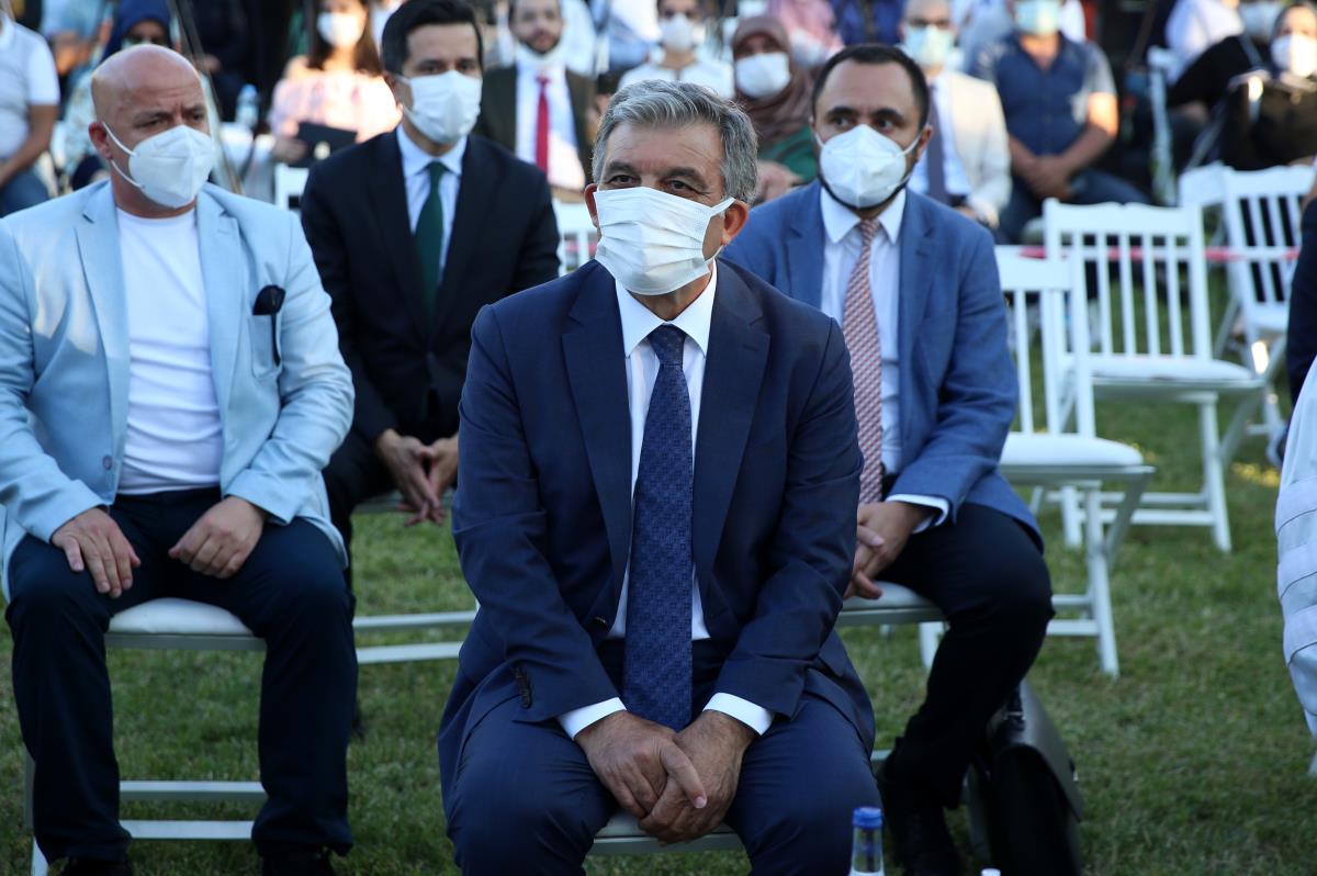 Adını taşıyan üniversitede konuşan Abdullah Gül'den gönderme dolu konuşma: Aklınızı kiraya vermeyin
