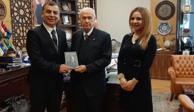 Akademisyen kardeşler, Bahçeli'nin liderliğini yazdı