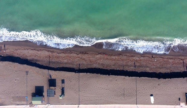 Akçakoca'da kum kıyıya 3 metre çekildi