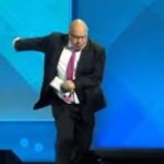 Alman Bakan Peter Altmaier merdivenden düştü