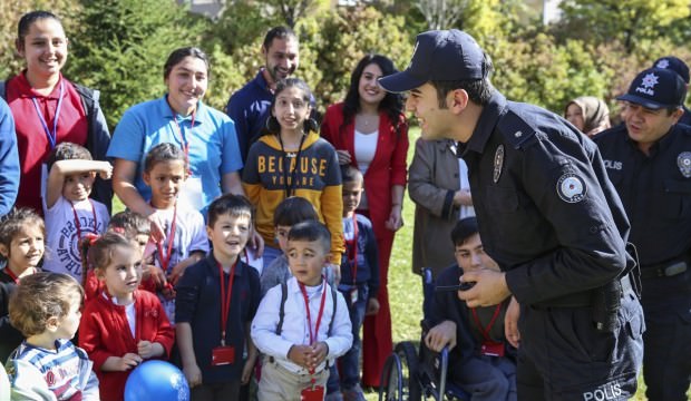 Altındağlı miniklerden polislere duygulandıran sürpriz