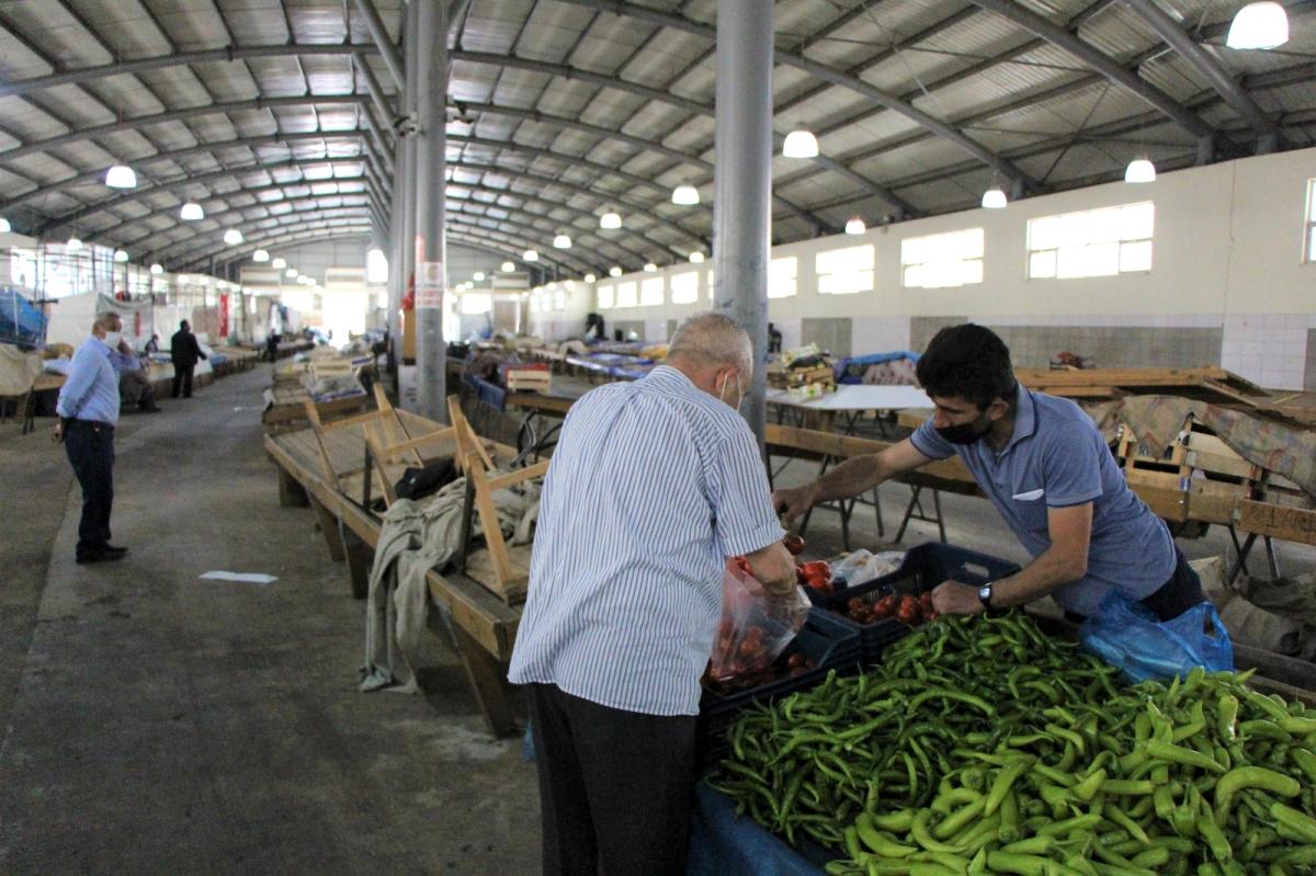 Amasya'da pazara gelen vatandaşlar şaşırdı, sadece 10 esnaf tezgah açtı