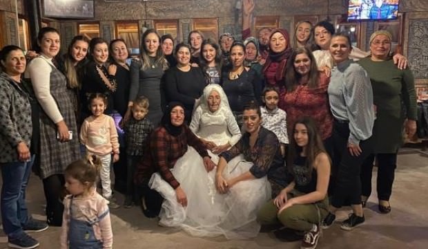 Antalyalı Döndü Teyze 70 yıl sonra gelinlik giydi