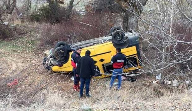 Araç şarampole yuvarlandı: 1 ölü, 5 yaralı