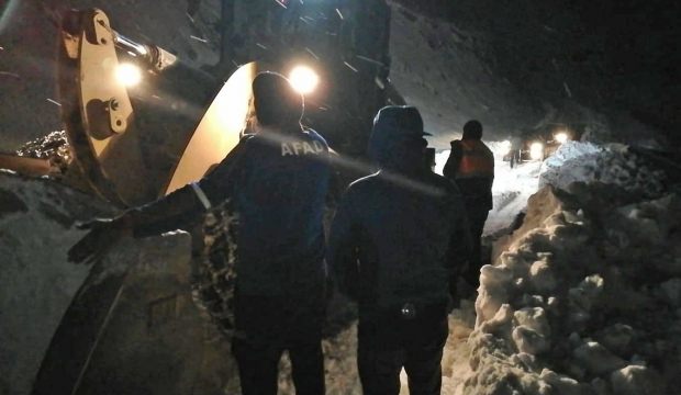 Artvin Ardanuç'ta mahsur kalan 2 kişiye ulaşıldı