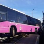Ataşehir'de halk otobüsü kaza yaptı