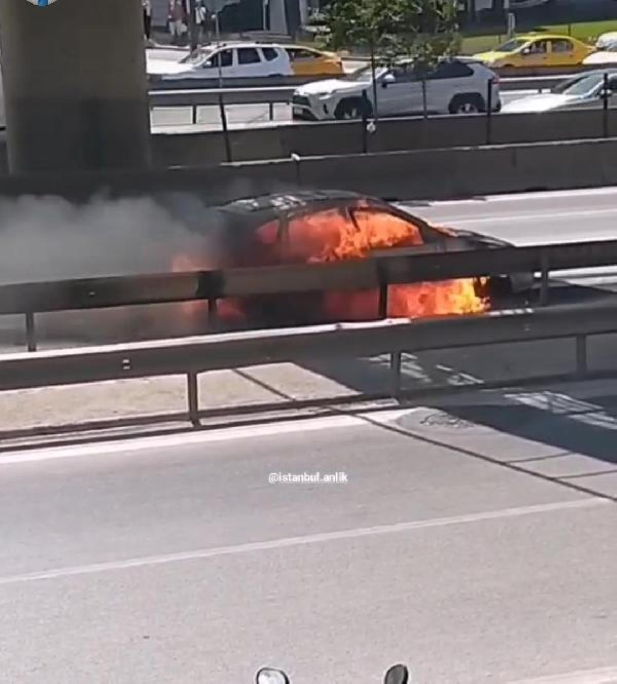 Ataşehir'de otomobil yangını D-100'ü kapattı