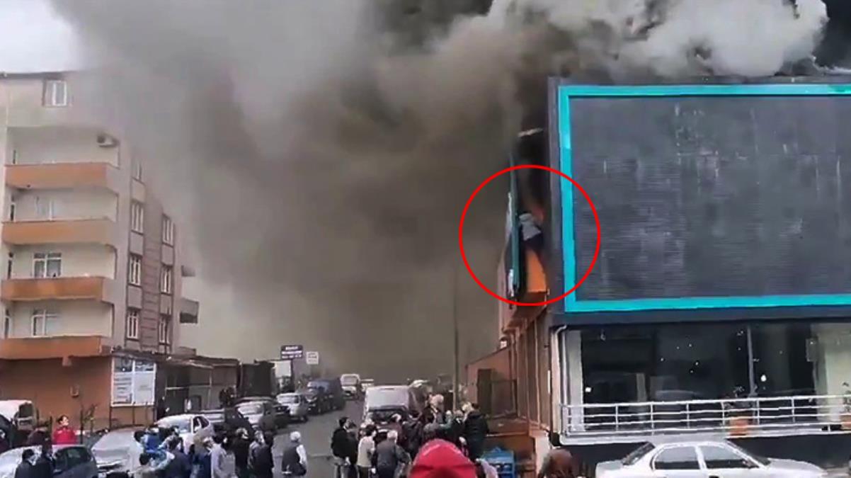 Ataşehir'deki bir fabrikada yangın! Mahsur kalan işçiyi mahalleli kurtardı