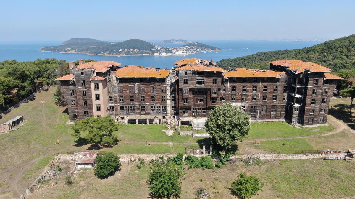 Avrupa'nın en büyük ahşap yapısı Büyükada Rum Yetimhanesi'nde restorasyon başlıyor