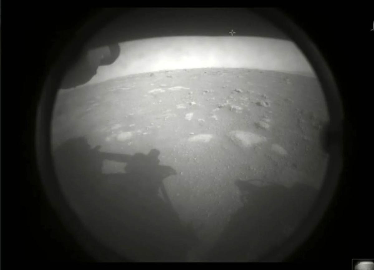 'Azim' Mars'a indi, canlı yayını 1.5 milyon kişi takip etti! Geçmiş yaşam izlerini araştıracak