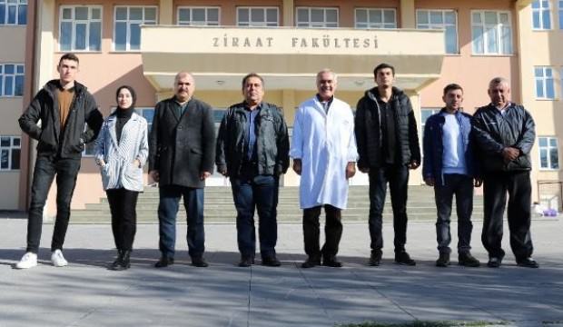 Babalar, çocuklarıyla aynı fakültede eğitim görüyor