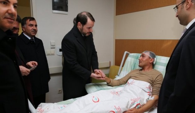 Bakan Albayrak, Ağrı'da yaralı askerleri ziyaret etti