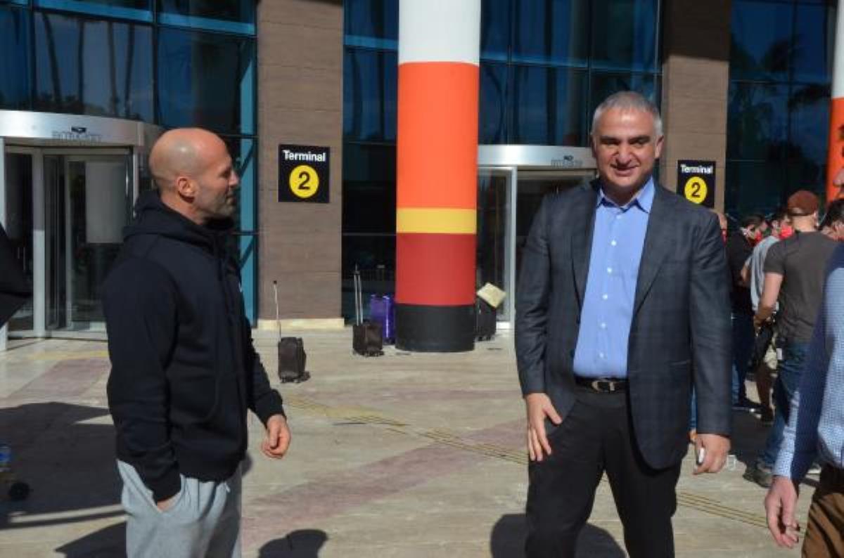 Bakan Ersoy'dan 'Five Eyes' film setine sürpriz ziyaret