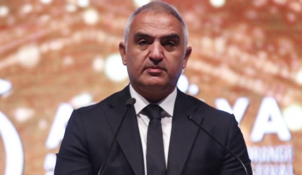 Bakan Ersoy'dan Haluk Bilginer'e kutlama