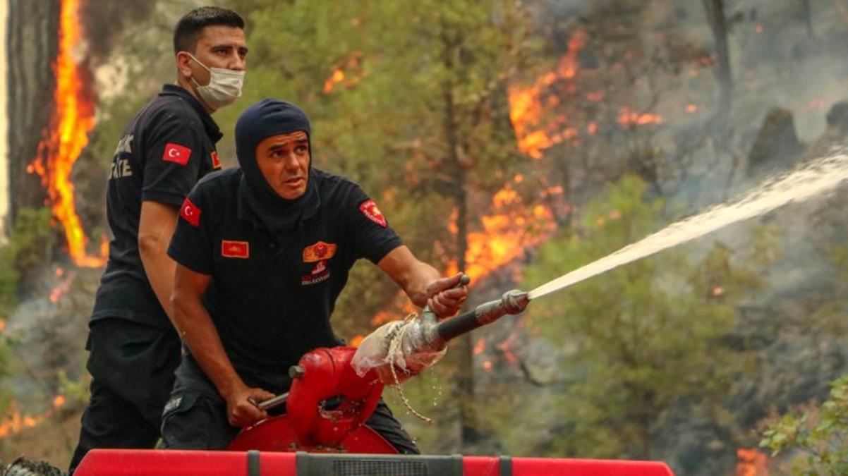 Bakan Pakdemirli: 3 ilde 3 yangın var, Burdur'daki yangın tehlikeli