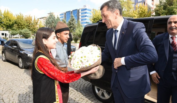 Bakan Selçuk Batman'da öğretmenlerle buluştu