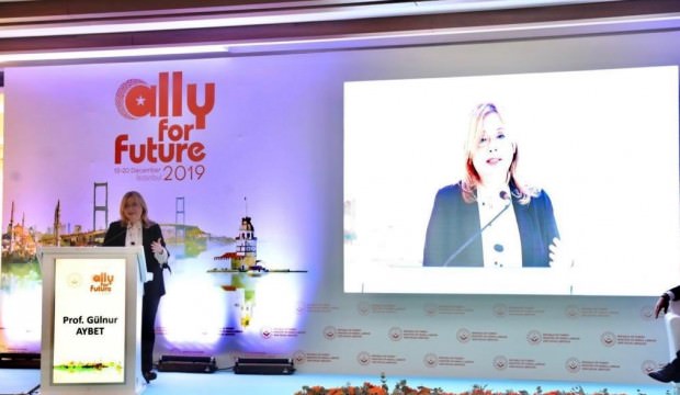 Bakanlıktan genç kadınlar liderlik programı açıklaması