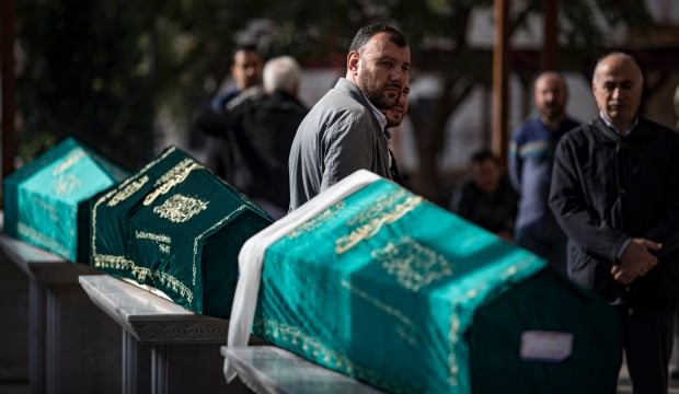 Bakırköy'de ölü bulunan aile son yolculuğuna uğurlandı