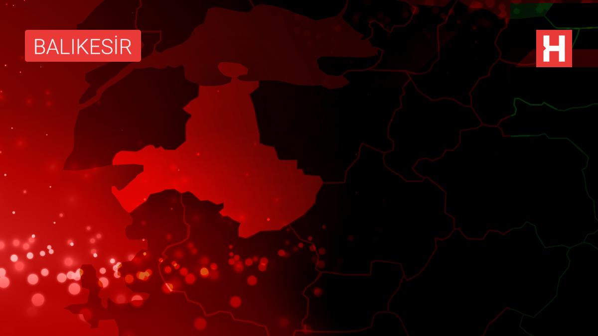 Balıkesir'de ambulans, kamyon ve otomobilin karıştığı kazada 4 kişi öldü, iki kişi yaralandı
