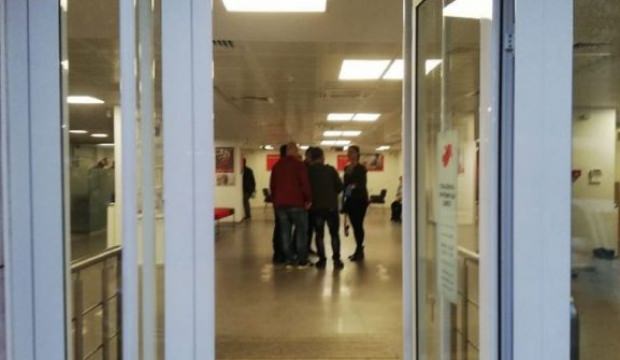 Bankayı soydu, vatandaşın çelmesiyle yakalandı