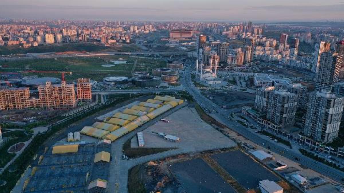 Başakşehir'de kurulan kurbanlık pazarı ilçe belediyesi ile İBB'yi karşı karşıya getirdi