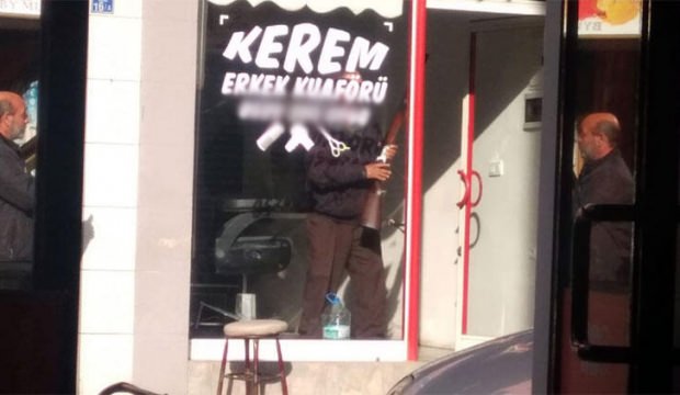 Berber dükkanını yakmaya gitti... Özel Harekat Polisleri zor ikna etti