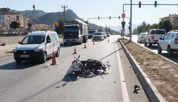 Burdur'da minibüsle çarpışan motosikletin sürücüsü Pelin öğretmen öldü