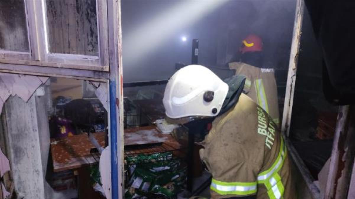 Bursa'da yangın çıkan markette art arda meydana gelen patlamalar korkuttu