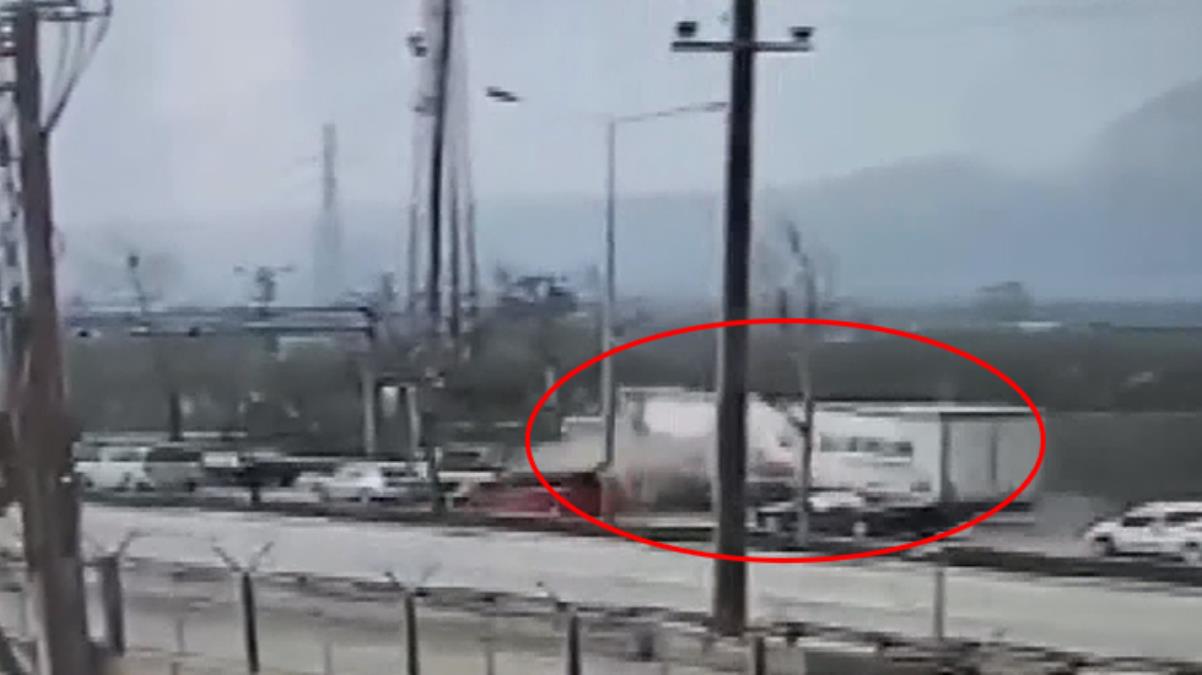 Bursa'daki tır dehşeti kamerada! 20 aracı biçti, ortalık mahşer yerine döndü