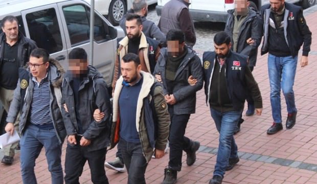 Çatışma bölgesine girmeye çalışırken yakalandılar