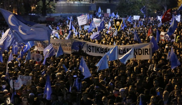 Çin'in Doğu Türkistan politikaları protesto edildi