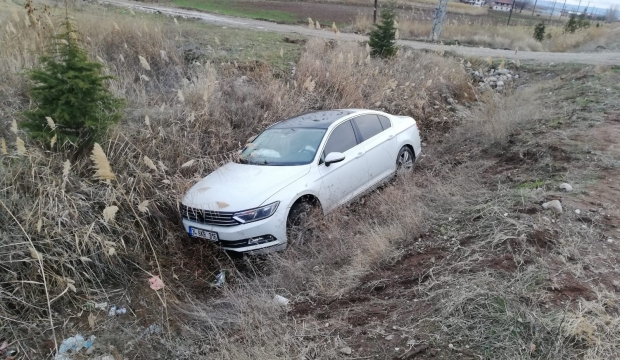 Çorum'da otomobil şarampole uçtu: 2 yaralı