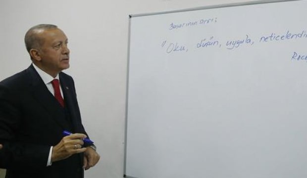 Cumhurbaşkanı Erdoğan'dan 24 Kasım Öğretmenler Günü paylaşımı